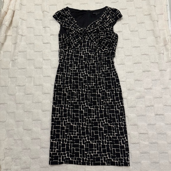 David Meister Black and White Geometric Sheath Dress Formal Cocktail - Size 2 - Picture 1 of 6